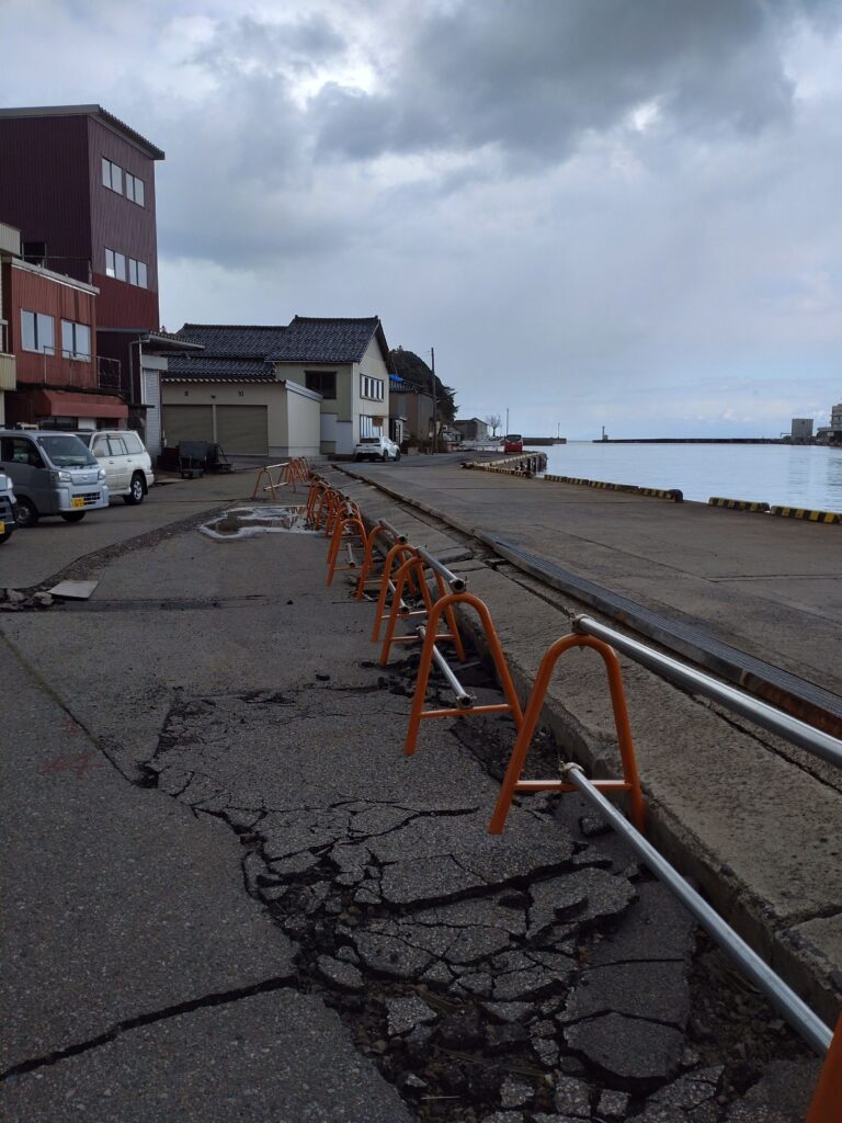 石川県能登小木港地震による被害